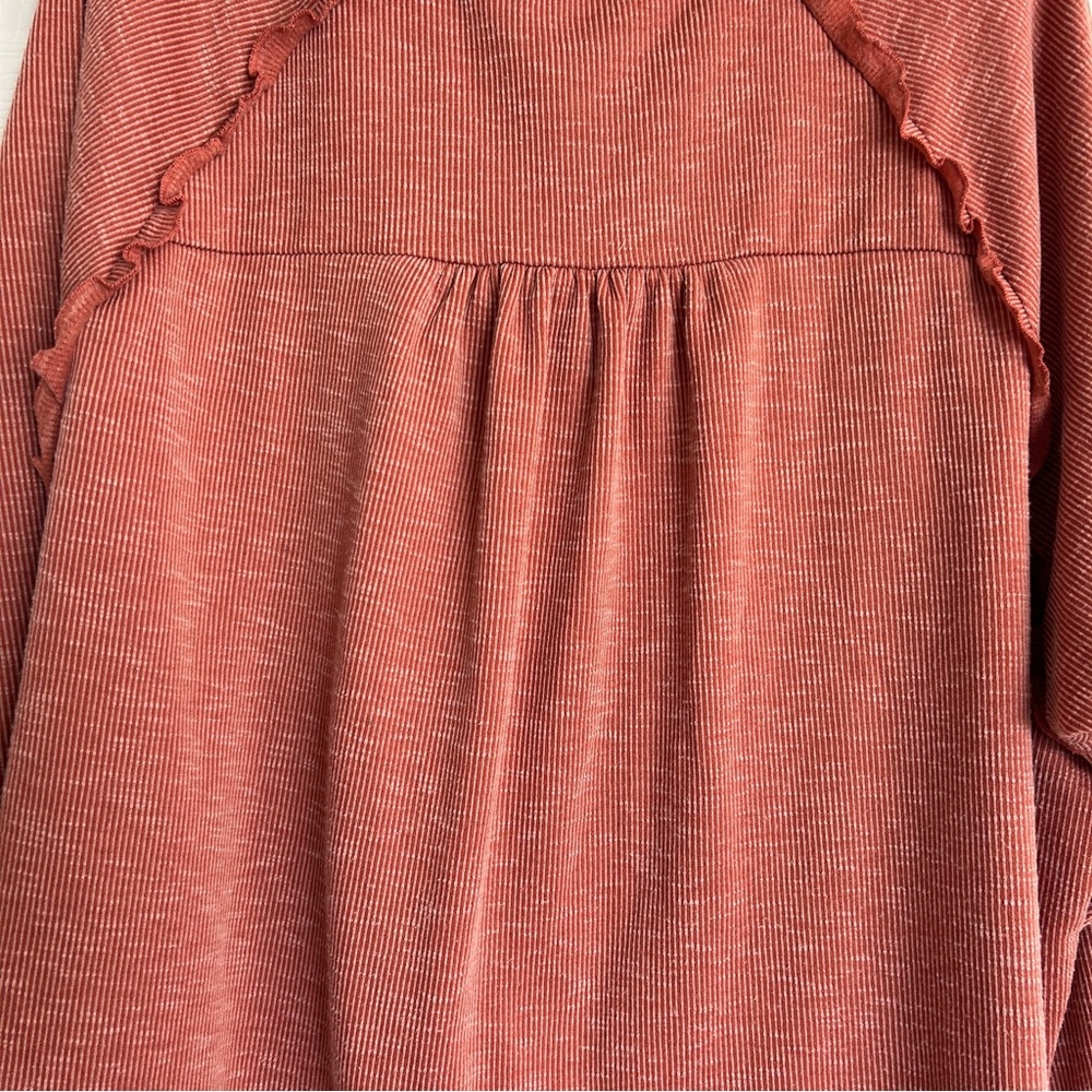 Women's Rust Long Sleeve Top, Size XL, Rounded Bottom, Ruffles - Picture 5 of 7